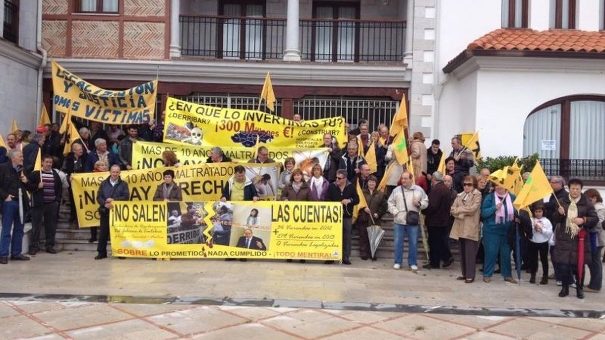AMA inicia en Santoña actos de apoyo a afectados por derribos que seguirán por toda España