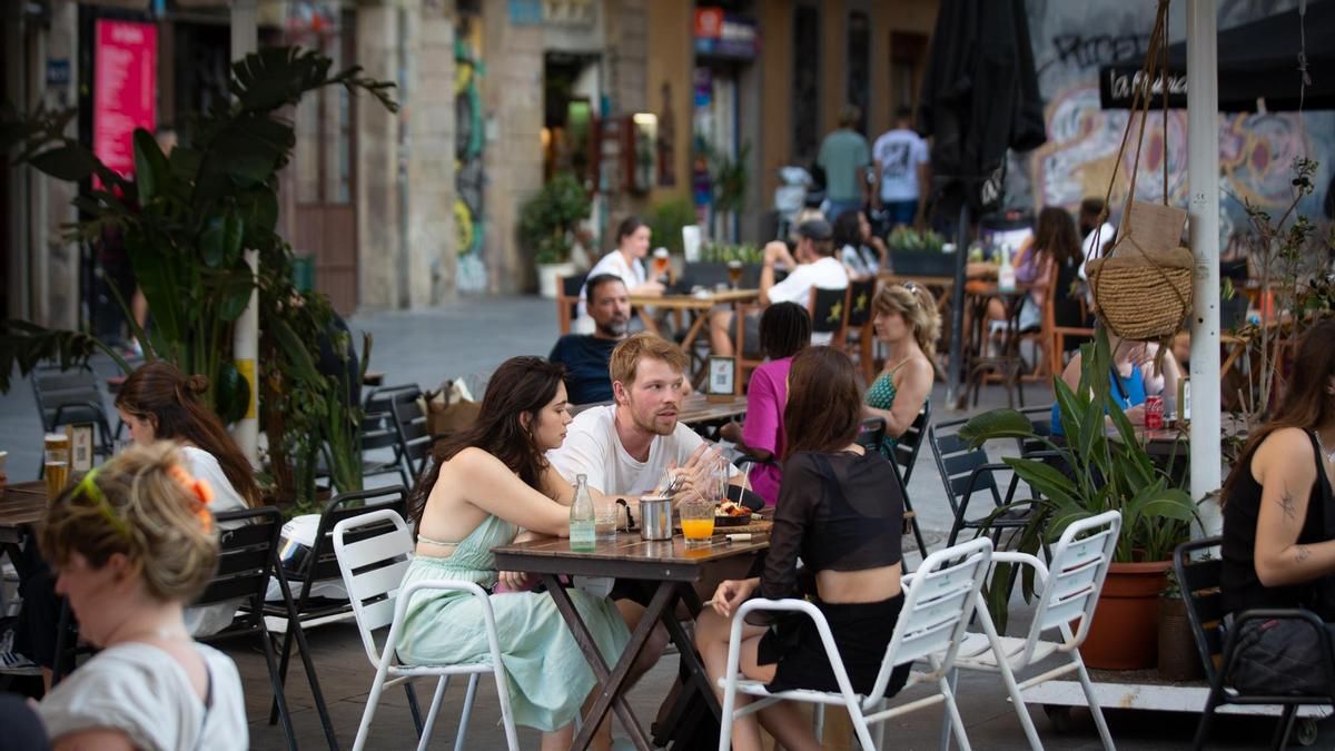 La facturación del sector servicios crece en Cantabria un 4,9% en julio pero el empleo baja un 0,9%