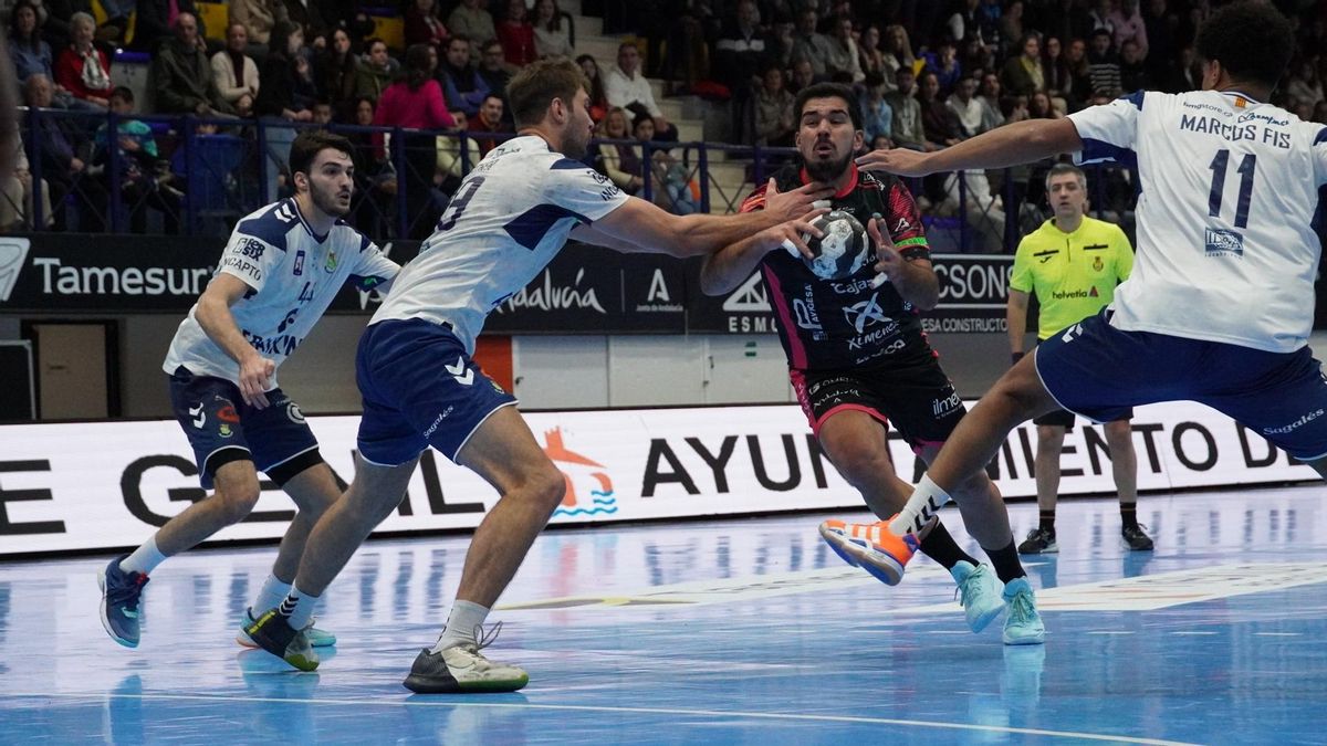 Excesivo castigo para el Cajasol Ángel Ximénez en el estreno de la era Malla