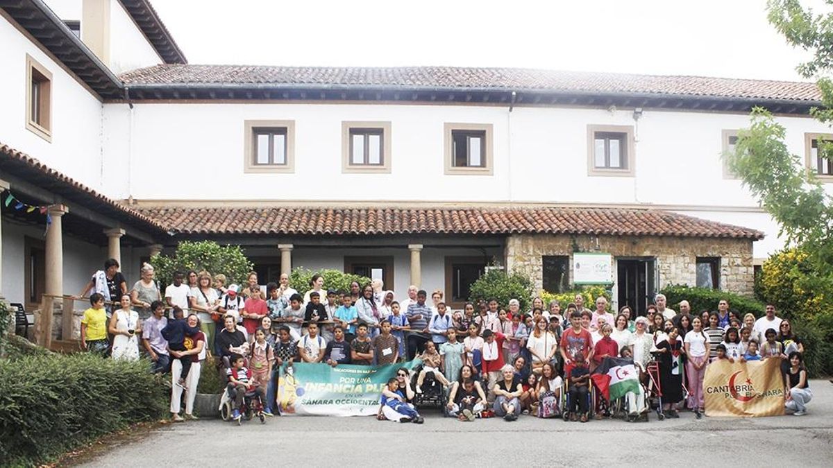 Llegan a Cantabria los primeros 47 niños saharauis del programa 'Vacaciones en Paz'