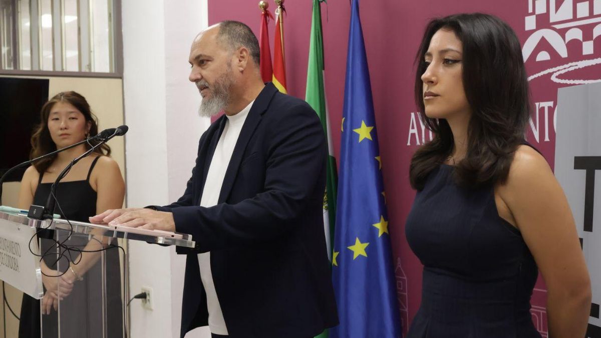 Quan Zhou (izquierda) y Chaparro Hijo, en el centro, acompañando a Cintia Bustos