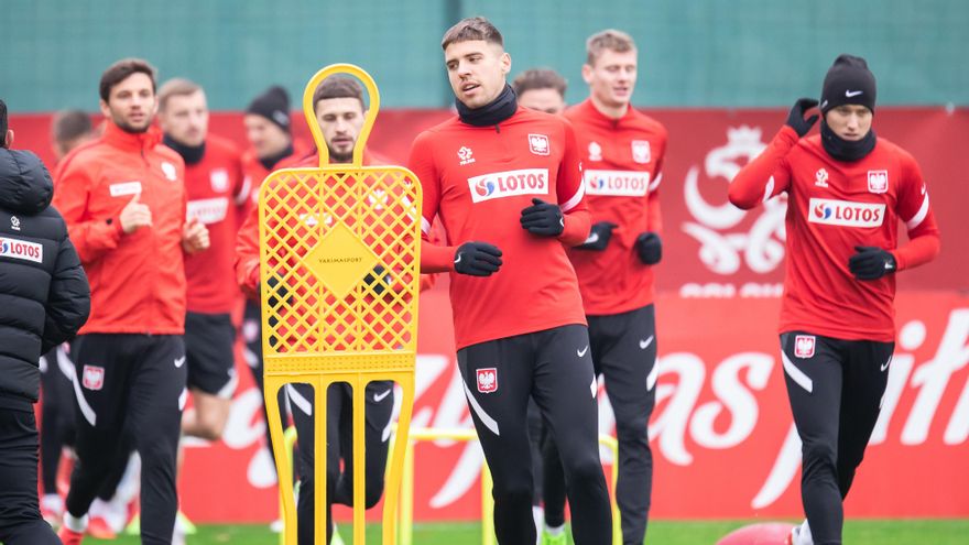 Entrenamiento de la selección polaca en una imagen de archivo.