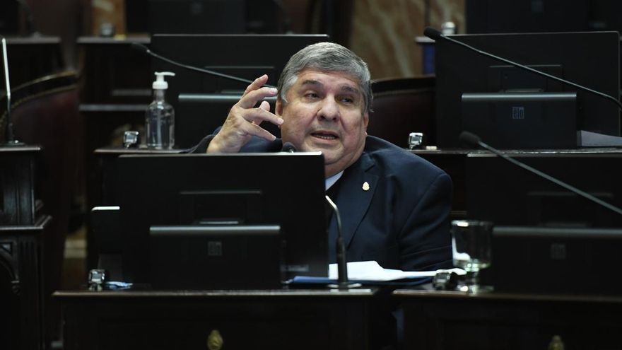 Senadores del FdT presentan un proyecto para "recuperar dinero de la evasión y pagar la deuda con el FMI"