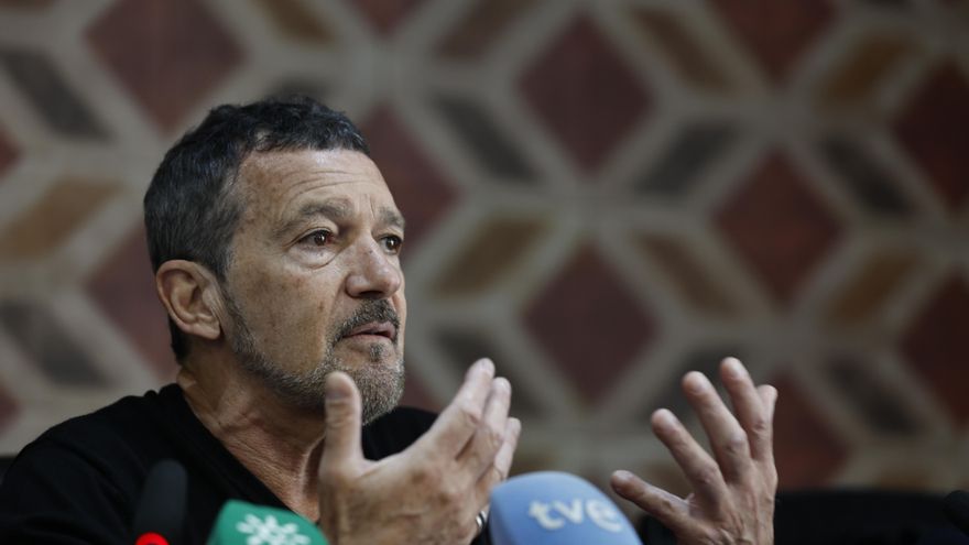 Antonio Banderas quiere que la Semana Santa "no sea solo terciopelos bordados en oro"