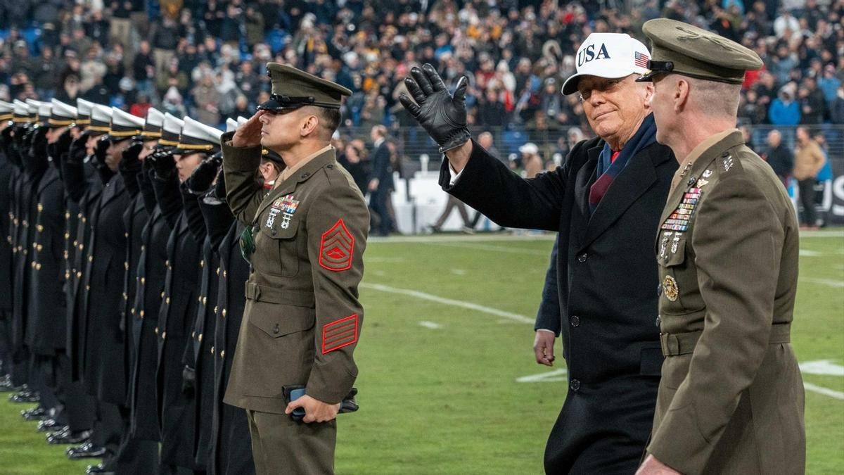 Donald Trump, durante el partido de fútbol entre el Ejército y la Marina en Baltimore, en diciembre de 2025.