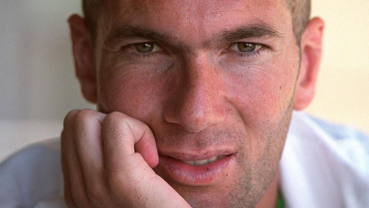 Primer plano del futbolista y entrenador francés Zinedine Zidane. 