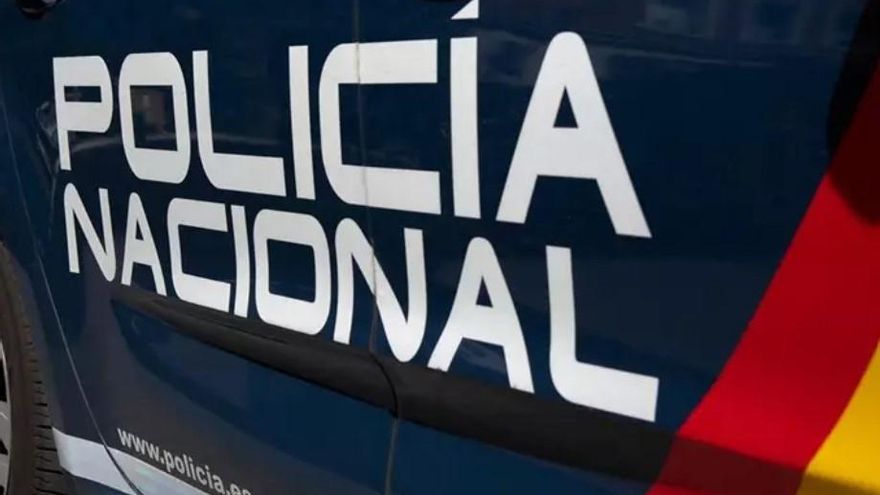 La Policía Nacional detiene en Toledo al dueño de un perro que lo tiró al contenedor para acabar con su vida