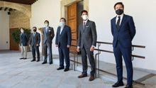 Fernández Vara en su reunión del pasado 27 de mayo con el presidente de la Fundación Toro de Lidia, Victorino Martín, el ganadero Borja Domecq, y los toreros Cayetano Rivera Ordóñez, Miguel Ángel Perera y Sebastián Castella.