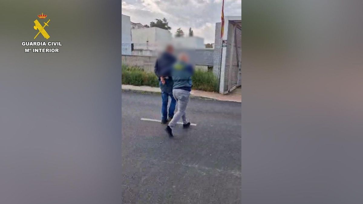 Profesor de un centro de la provincia de Huelva detenido e ingresado en prisión como presunto autor de tocamientos a menores