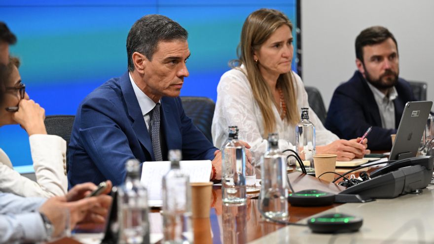 El presidente del Gobierno, Pedro Sánchez, ha advertido desde la sede central de Red Eléctrica que "será una noche larga" mientras se sigue restableciendo en el país el suministro de electricidad, unas doce horas después del apagón.