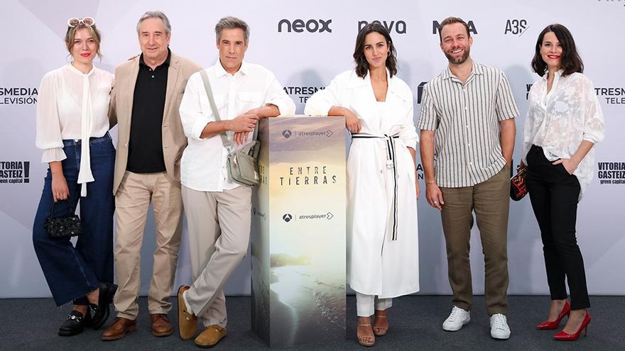 Antena 3 presenta 'Entre Tierras' con Megan Montaner, su "adaptación libre" de 'La Esposa': "Ampliamos el universo"
