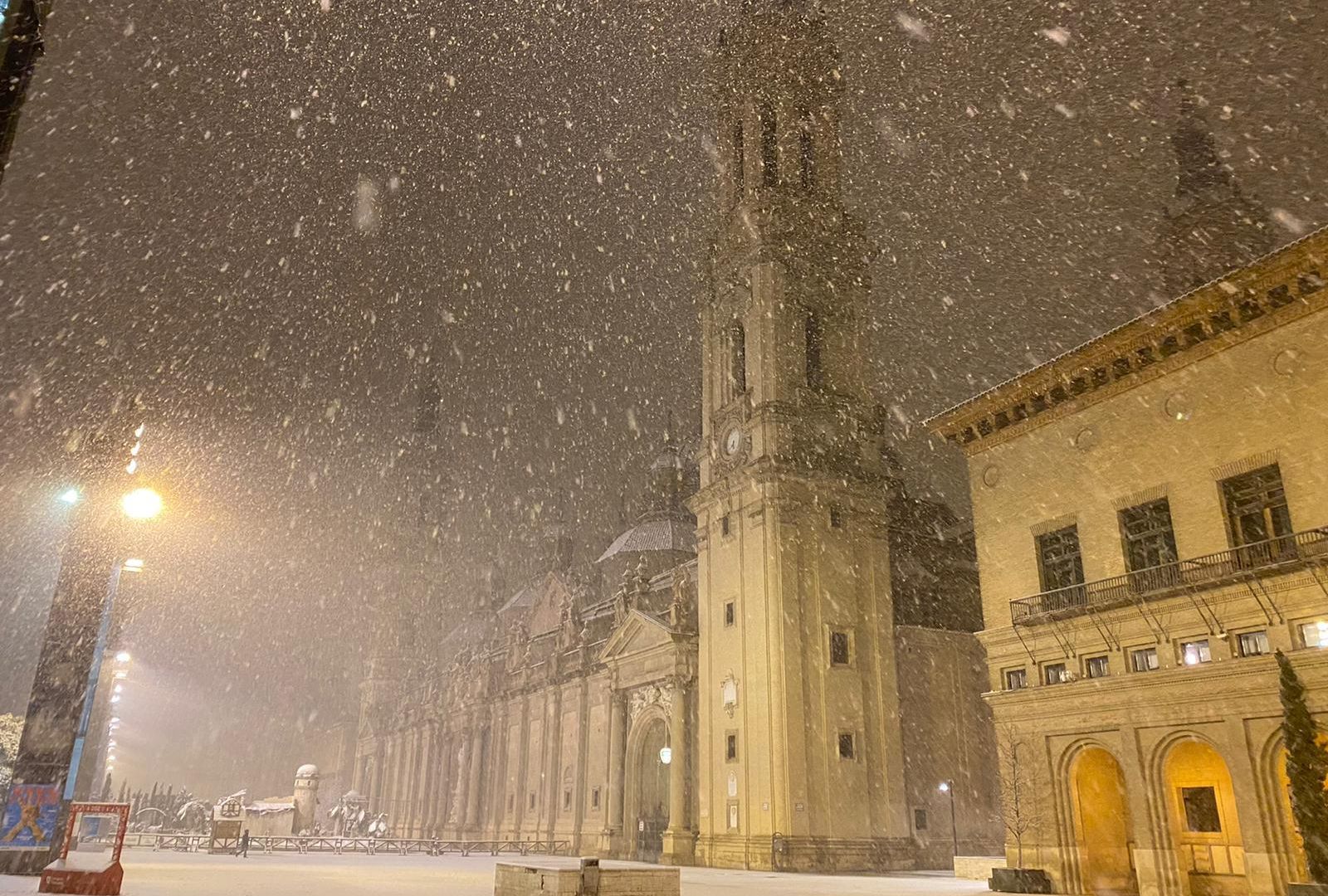 La Plaza del Pilar de Zaragoza durante la nevada causada por la borrasca Filomena