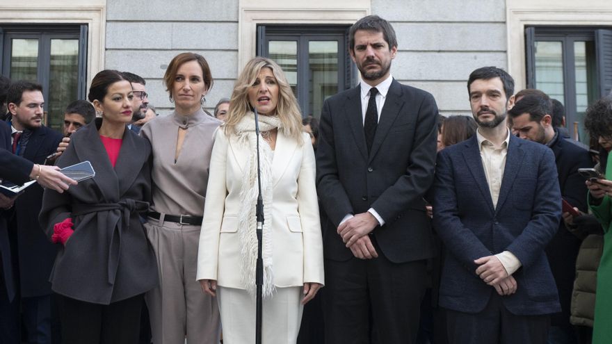 Archivo - La vicepresidenta segunda y ministra de Trabajo y Economía Social, Yolanda Díaz, atiende a medios a su llegada al acto de homenaje a la Constitución, en el Congreso de los Diputados, a 6 de diciembre de 2023, en Madrid (España).