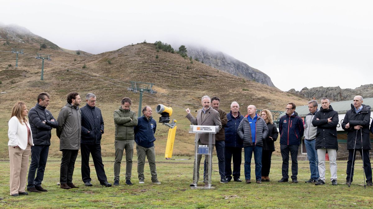 Jorge Azcón, en un momento de su intervención en la estación de esquí de Formigal