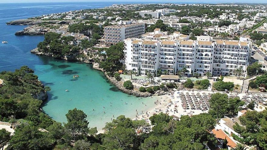Hoteles en una playa de Mallorca.