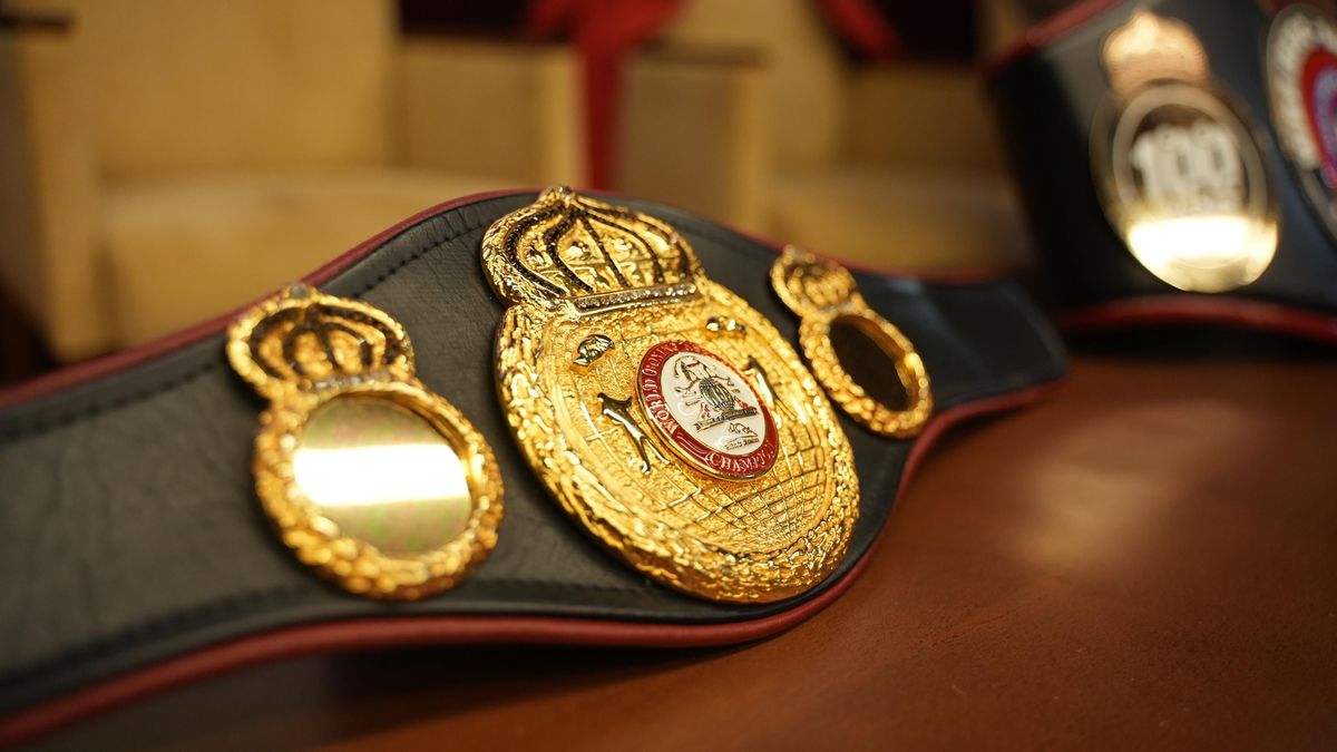 Presentación del paso a profesional de Rafa Lozano Jr.