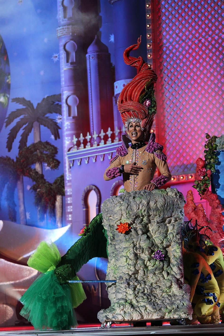 Drag Eiko con un diseño de Jorge Pérez. (Foto: Cirenia Vico).