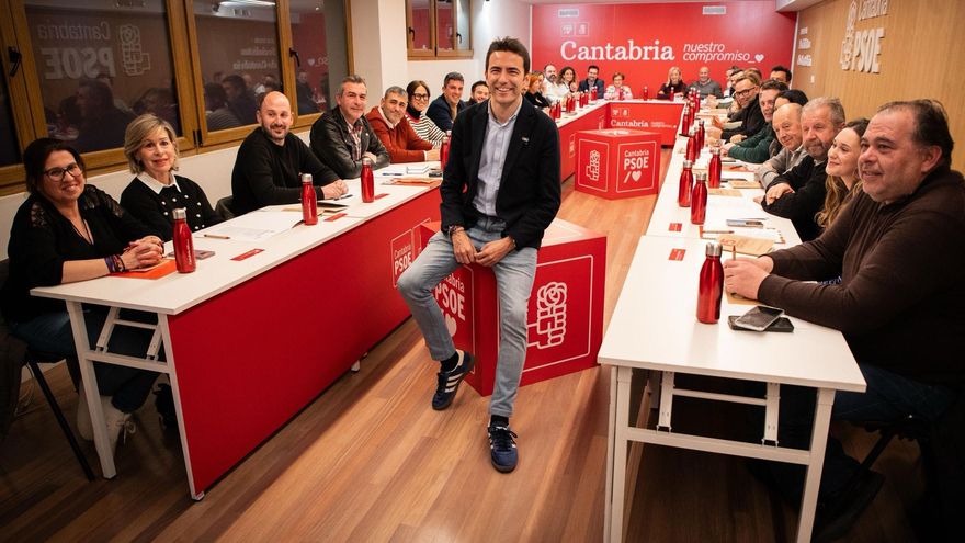 El secretario general del PSOE de Cantabria, Pedro Casares, en una reunión de la Comisión Ejecutiva Autonómica