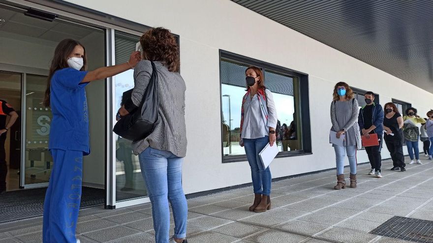 "Entusiasmo" y algo de "incertidumbre" en el arranque de la vacunación al personal de centros educativos en Castilla-La Mancha