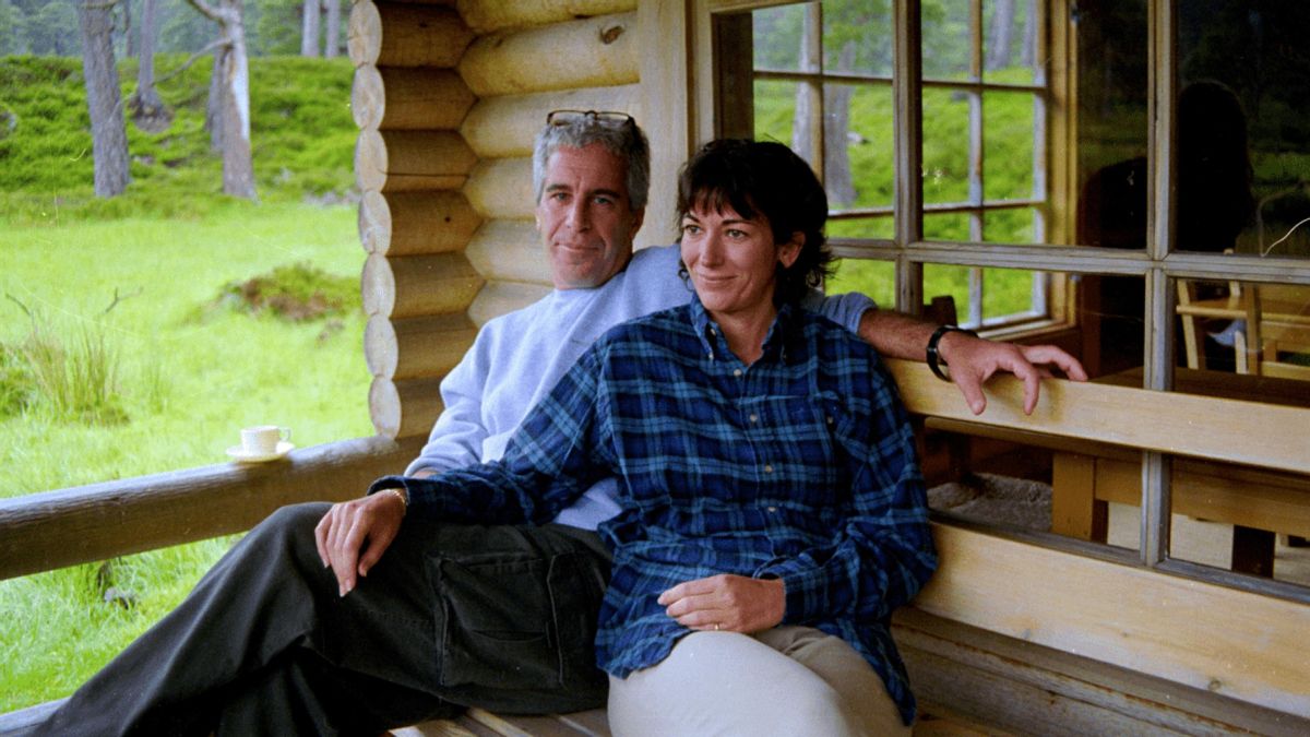 Jeffrey Epstein y Ghislaine Maxwell en una de las imágenes plublicadas por el Departamento de Estado de EEUU.