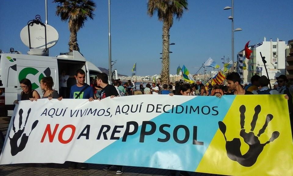 Manifestaciones contra las prospecciones petrolíferas de Repsol en aguas cercanas a Canarias. Foto: Coordinadora Canaria contra las Prospecciones.