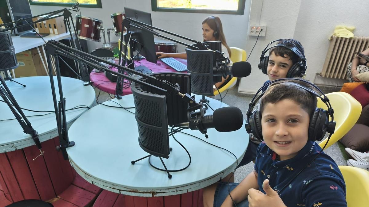 Las ondas de la radio escolar de Toral de los Vados cruzan fronteras para alzar la voz frente a los incendios forestales