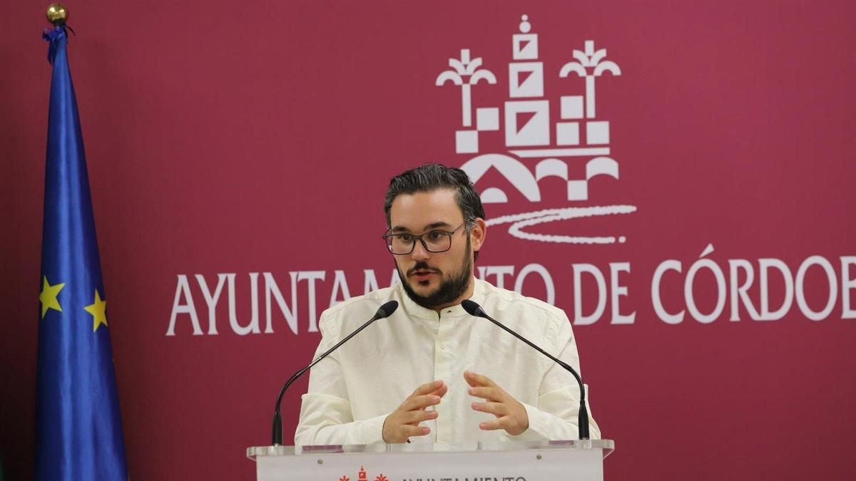 Hacemos critica el "uso partidista" del Gran Teatro por el alcalde y el modelo del Festival de la Guitarra