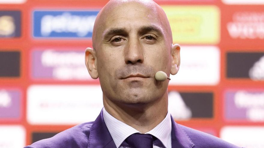 ¿Quién es Luis Rubiales, el presidente de la Federación Española de Fútbol que besó a Jenni Hermoso?