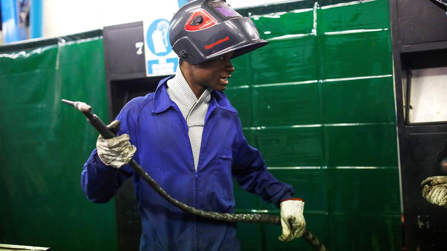 El 24 % de los extranjeros que llegan a España a trabajar elige Cataluña y el 20 % Madrid