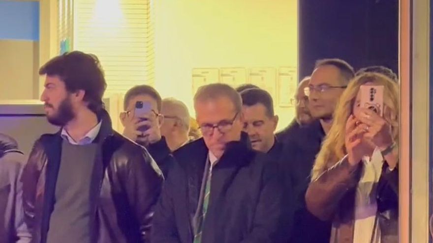 García-Gallardo y cargos de Vox participan en el hostigamiento a una periodista de la SER en Valladolid