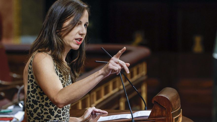 La líder de Podemos, Ione Belarra, interviene durante el pleno en el que se debate y vota los decretos de vivienda del Gobierno celebrado este viernes en el Congreso de los Diputados en Madrid. EFE/JJ Guillén