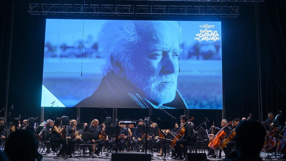 Homenaje a Manolo Sanlúcar en el inicio del Festival de la Guitarra