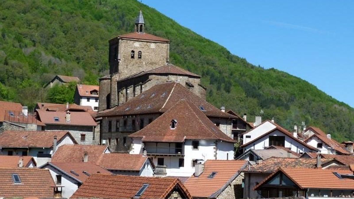 La villa navarra de apenas 350 habitantes, rodeada de senderos en plena naturaleza y perfecta para disfrutar en verano