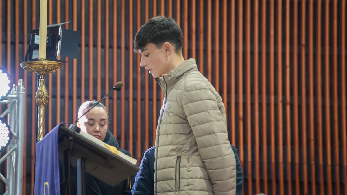 El joven Julio Rodríguez, durante la lectura