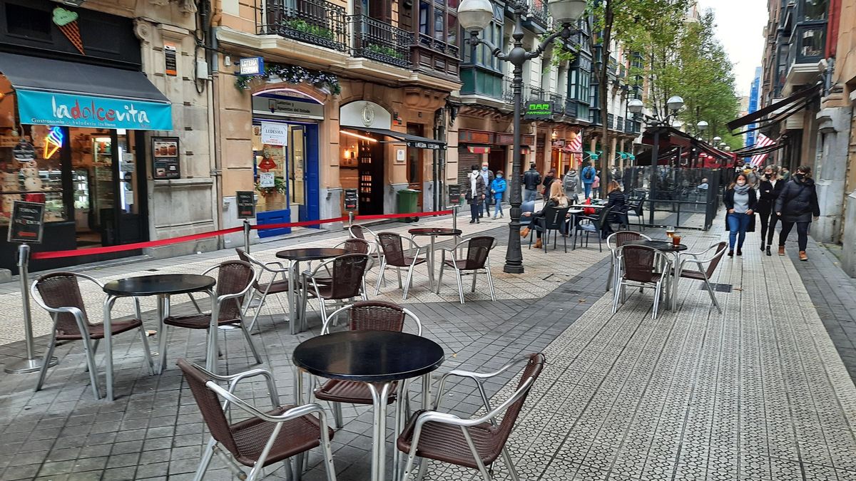 El cierre de las terrazas de la hostelería de Bilbao se adelantará media hora entre semana