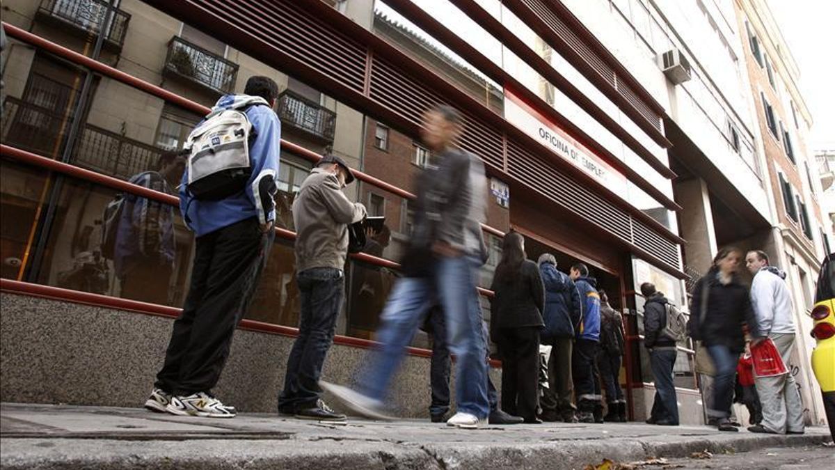 La tasa de paro de España volvió a subir en octubre, según Eurostat.EFE