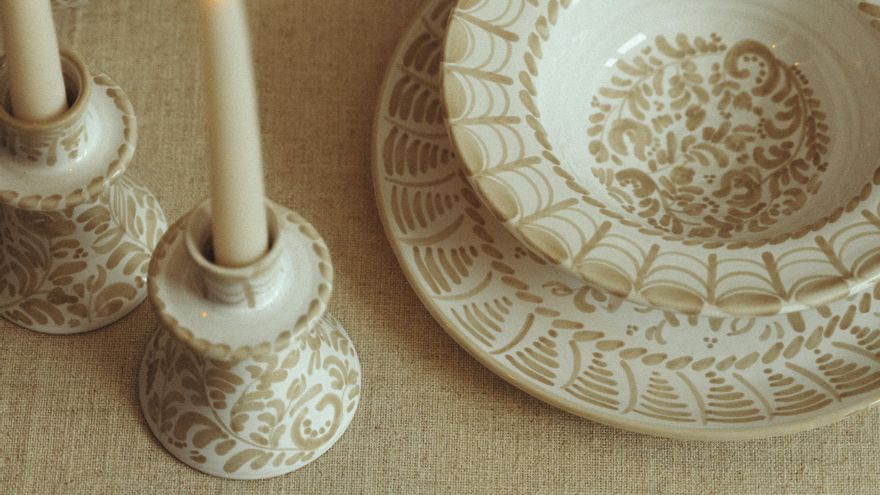 El diseñador Leandro Cano da el salto al diseño de hogar con una colección de vajillas