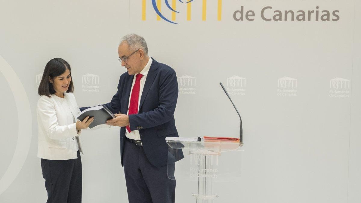 La ministra de Política Territorial, Carolina Darias y Daniel Cerdán, del comisionado de Transparencia de Canarias