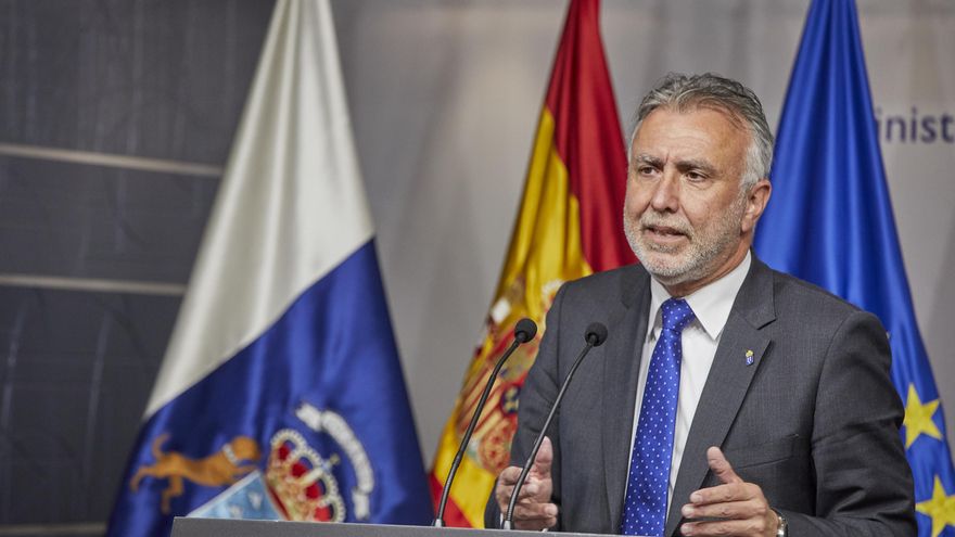 El presidente del Gobierno de Canarias, Ángel Víctor Torres comparece en rueda de prensa después de una reunión en el Ministerio de Política Territorial y Función Pública, a 6 de abril de 2021, en Madrid (España).