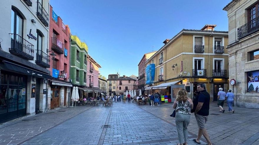 Los ruidos del Barrio Húmedo de León multiplican las quejas vecinales: del bar sin aforo desde 1971 a las molestias de la limpieza