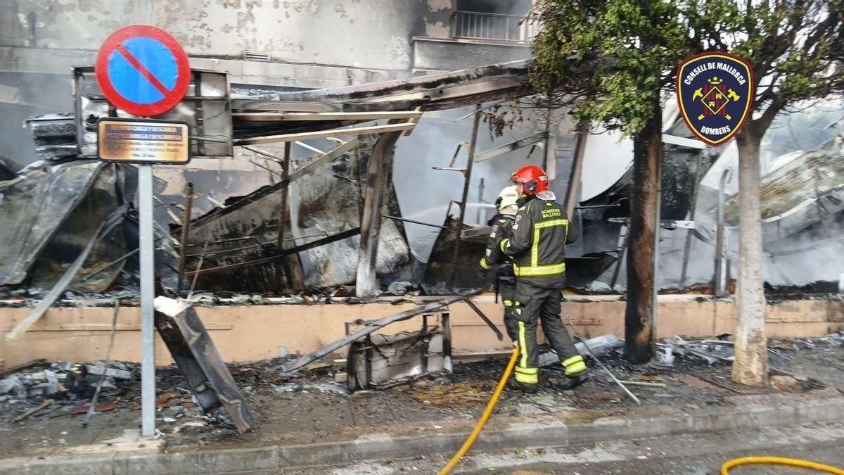 Un incendi destrueix una botiga de roba a Mallorca