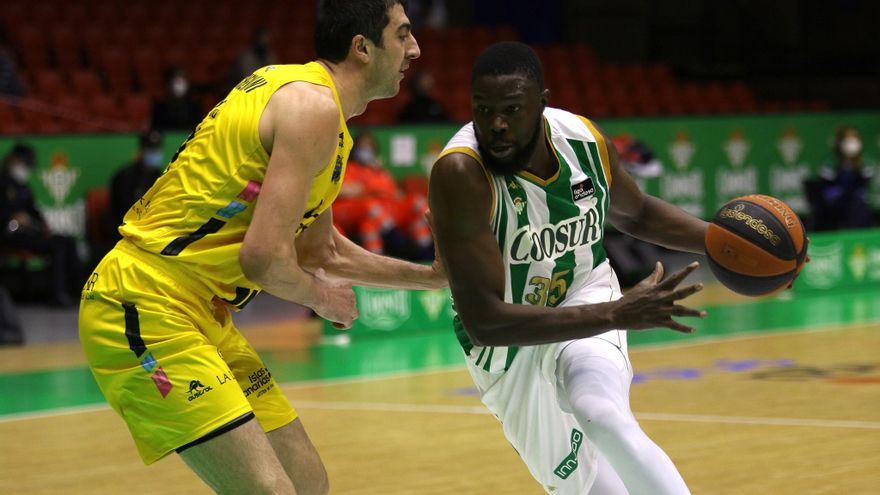 El trabajo colectivo impulsa al Lenovo Tenerife en Sevilla