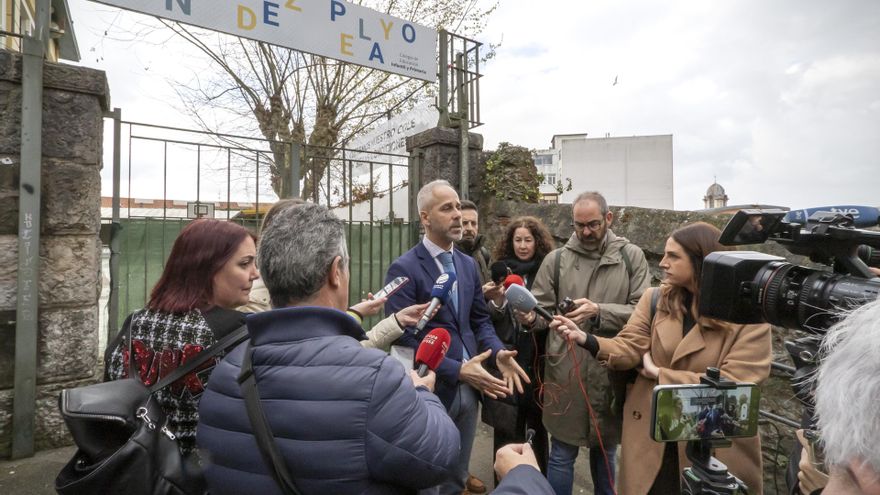 El consejero de Educación, Sergio Silva, visita el colegio Menéndez Pelayo de Santander