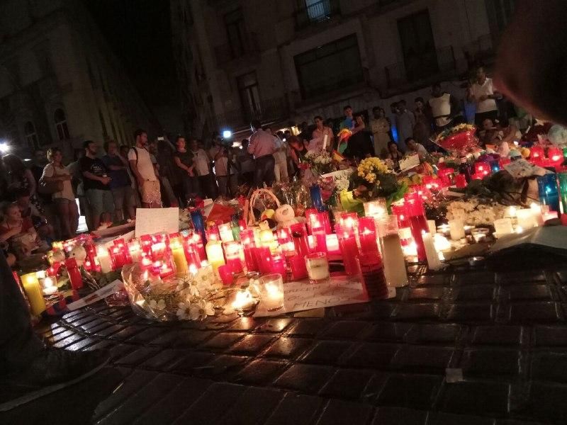 Velas en recuerdo a los asesinados en el atentado terrorista