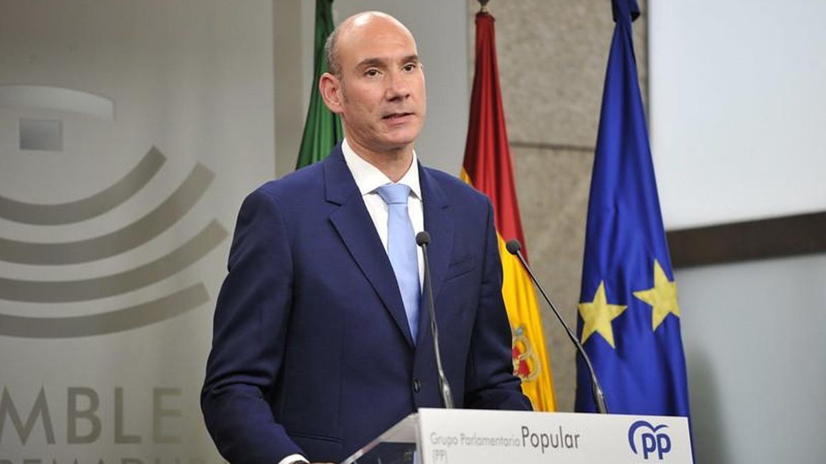 El portavoz del Grupo Popular en la Asamblea de Extremadura, José Ángel Sánchez Juliá