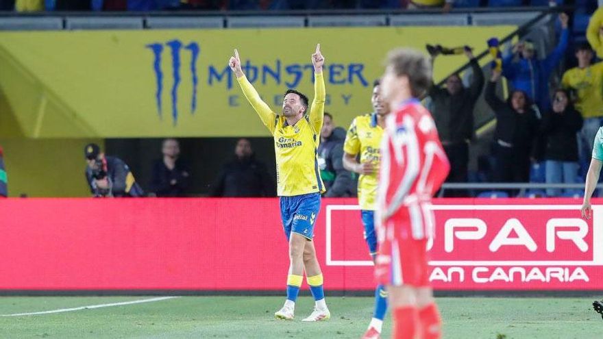 Las Palmas, indesmayable, gana al Atleti y duerme fuera del descenso