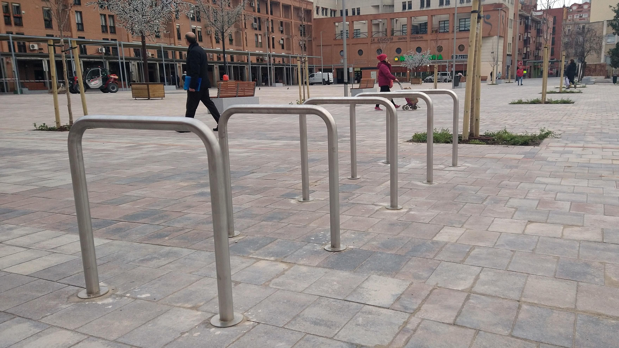 Vista de la plaza de la Remonta reformada