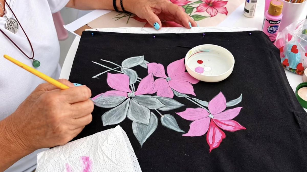 Salud Mental La Palma muestra en el Mercadillo de Los Llanos las piezas artesanas del proyecto ‘Alas de Mariposa’