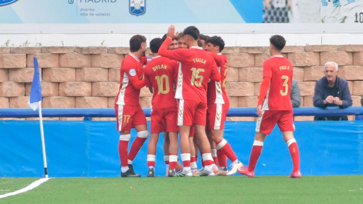 El Tenerife B golea a domicilio y vuelve a meterse en el ‘play-off’