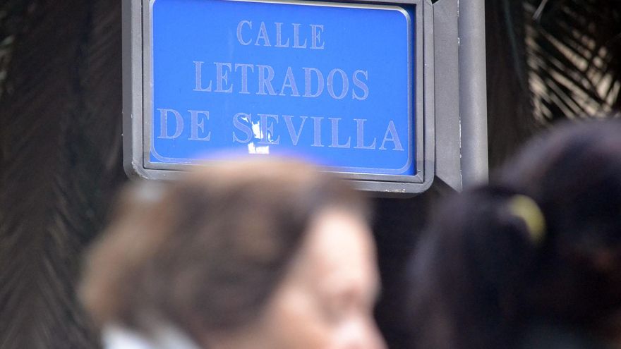 ¿Calle Letrados de Sevilla o mejor 'de la Abogacía'? Lenguaje inclusivo contra el "sexismo lingüístico"
